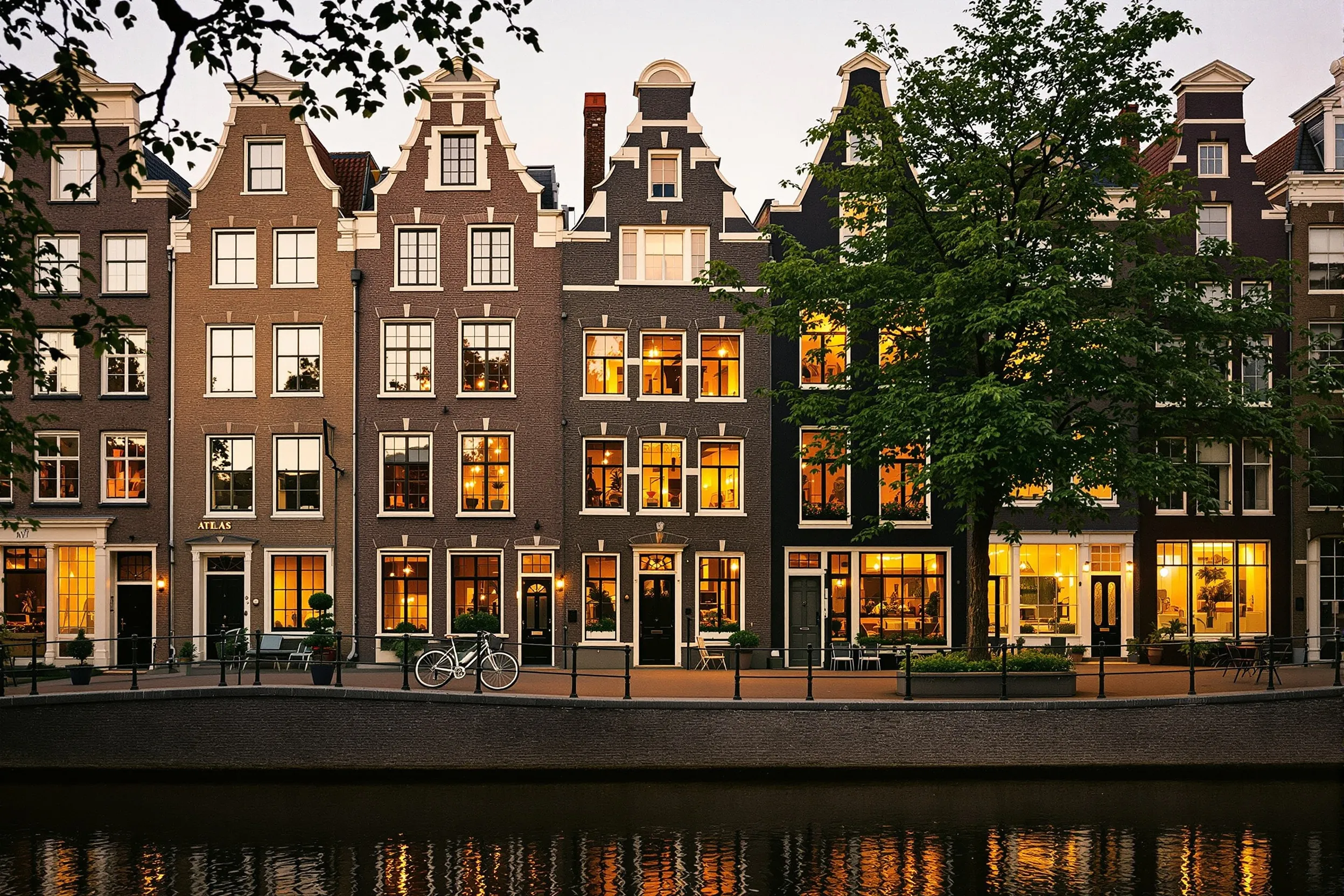 Amsterdam — Herengracht at dusk